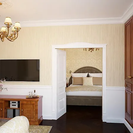 Hotel Royal Boutique And Reval